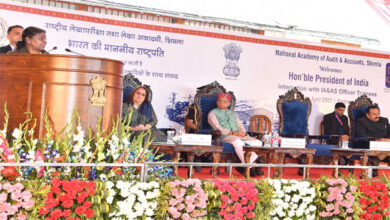 Photo of निर्णय लेते और नीति लागू करते समय संवेदनशीलता रखें अधिकारी: राष्ट्रपति मुर्मू