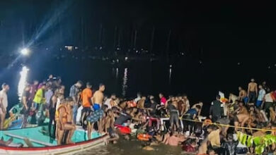 Photo of Kerala Houseboat Accident : क्षमता से अधिक लोगों के सवार होने पर डूबी नौका, अब तक 22 लोगों के मरने की पुष्टि