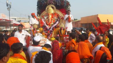 Photo of Lucknow-जयकारों के साथ निकली मनौतियों के राजा की विसर्जन शोभा यात्रा,सडकों पर गूंजा ‘गणपति बप्पा मोरिया अगले बरस तू जल्दी आ’