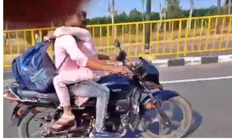 The couple is seen romancing on a moving bike