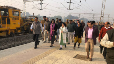 Photo of Ayodhya :रेलवे बोर्ड की अध्यक्ष ने अयोध्या रेलवे स्टेशन का किया निरीक्षण