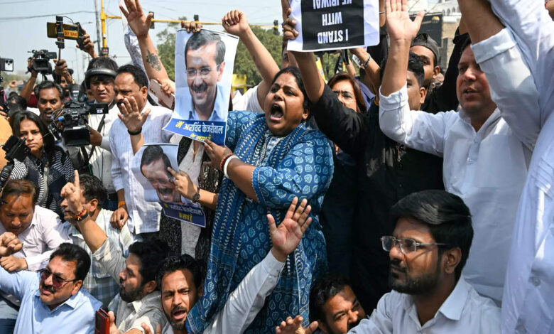 Delhi - Riot over Kejriwal's arrest, AAP-BJP workers on the streets, protesting against each other...