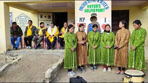 Himanchal Pradesh-District Election Officer inspected Sundha polling station of Chirgaon.