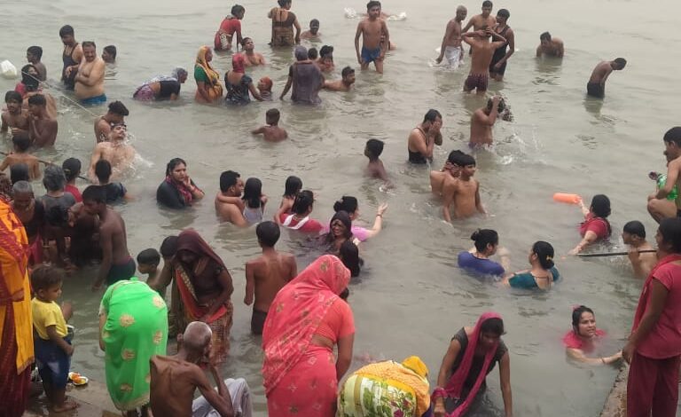 Bhopal: Devotees showed faith on Buddha Purnima, crowd gathered at the ghats.