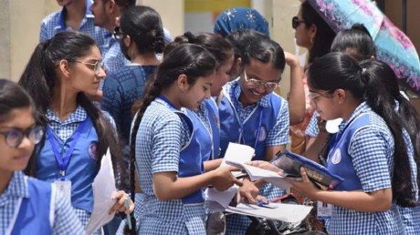 CBSE Class 12 Results 2024: लड़कियों ने लड़कों से किया बेहतर परफॉरमेंस , 87.98% रहा CBSE Board 12वीं का रिजल्ट