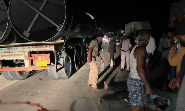 Ambikapur: Three youths died in a road accident, motorcycle rammed into a parked truck.