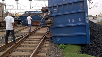 Photo of Shahdol Train Accident: छत्तीसगढ़ से राजस्थान जा रही थी मालगाड़ी के चार डिब्बे पटरी से उतरकर पलटे, कोयले से भरी थी मालगाड़ी