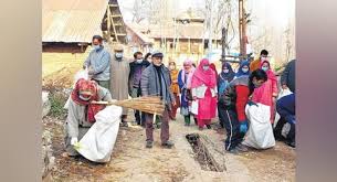 Jammu and Kashmir- The team that came to collect garbage collection fare had to face opposition.