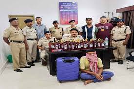 Jharkhand- RPF arrested young man with liquor