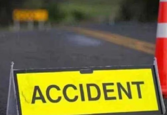 Road Accident in Amethi: Bus collided from behind with an unknown vehicle, 4 passengers died on the spot, 12 injured