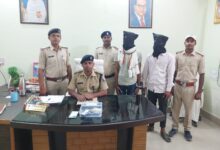 Photo of Bihar: अपराध की योजना बनाते दो बदमाशों को पुलिस ने किया गिरफ्तार, देशी पिस्टल चार कारतूस बरामद