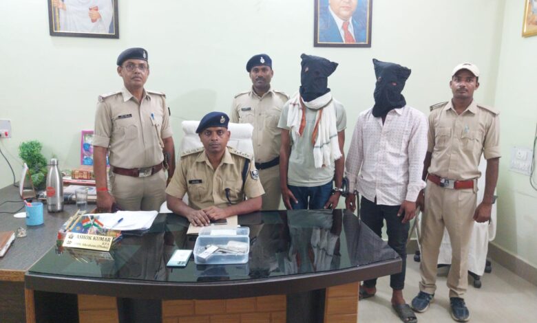 Bihar: Police arrested two miscreants while planning a crime, a country-made pistol and four cartridges recovered