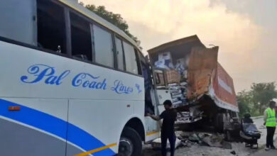 Photo of Hathras Bus Accident: दुर्घटना में बस के चालक सहित दो लोगों की मौके पर मौत, करीब 15 लोग घायल
