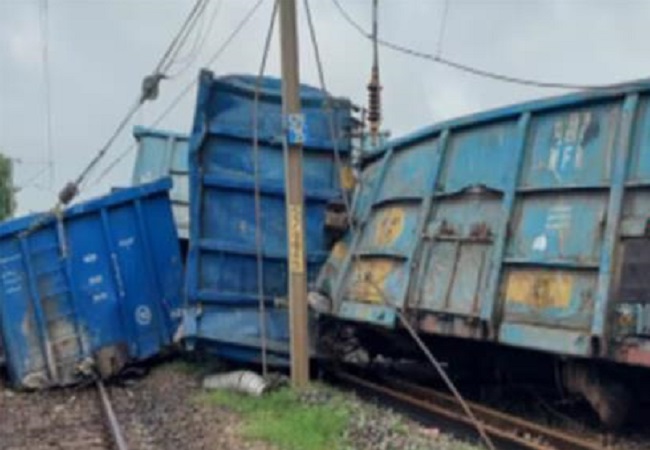 Bihar News: Six coaches of a goods train derailed, five trains had to be cancelled