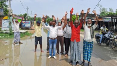 Utraula News: Electricity is not reaching the village of Mahua feeder area, villagers are angry