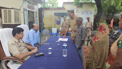 UP News: On the second Saturday of the month, on Thana Samadhan Diwas, DM Pawan Agarwal and SP Vikas Kumar heard the complaints/problems of the public at Shriduttganj police station