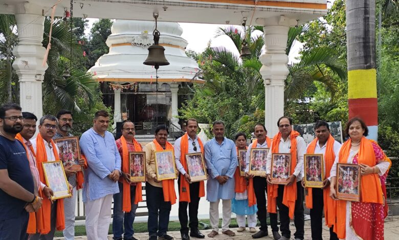 UP News: LJA officials were honored at Shri Gopeshwar Gaushala, journalists fed jaggery to the cows