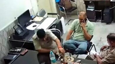 Meerut: Case of policemen drinking alcohol in uniform in Dial 112 office in Shamli district, three policemen including inspector suspended