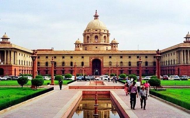 Prayagraj News: An application was filed in the High Court to celebrate the 5251st birth anniversary of Shri Krishna at the original place