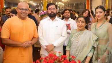 Photo of Bollywood Stars attending Ganesh Utsav: CM एकनाथ शिंदे के घर में मनाया गया गणेश उत्सव, शामिल हुए कई बॉलीवुड स्टार्स