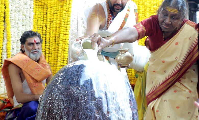 Ujjain: President Draupadi Murmu visited Mahakal and performed worship and Abhishek