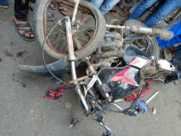 Rajgarh: Bike rider dies after being hit by an unknown vehicle