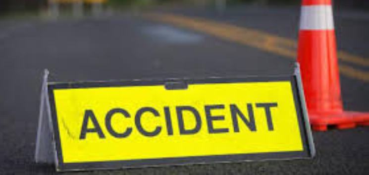 UP News: One dead, three seriously injured as pickup auto overturns in Digoi