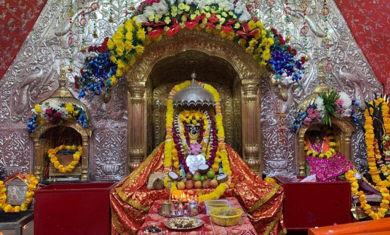 Jammu-Kashmir: Due to Navratri, there is a huge crowd of devotees in the temples of Mata since morning