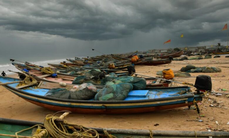 Kolkata: Alert in Bengal due to cyclone Dana, alert on beaches and schools closed