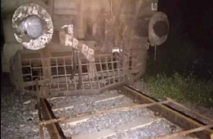 Raebareli: Conspiracy to overturn train, cemented sleepers placed on track in Raebareli