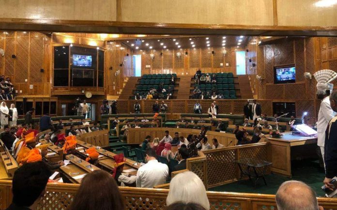 Jammu-Kashmir: Pro tem speaker administered oath to the newly elected members of Jammu and Kashmir Assembly