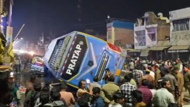 Kaushambi: Tourist bus meets with an accident in Kaushambi, one dead, 10 injured