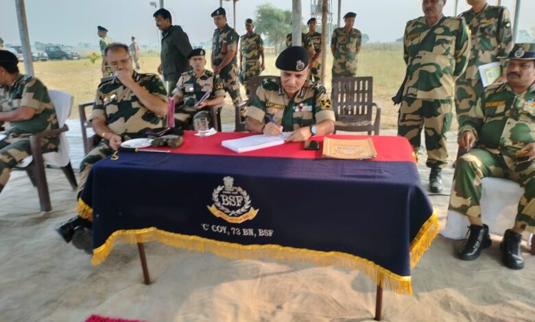 Kolkata: BSF ADG Ravi Gandhi visited border posts in Baharampur sector