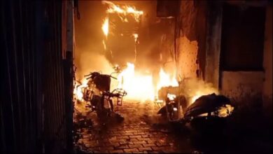 Bhilai: Fire broke out in a building, many vehicles parked in the parking lot burnt to ashes, no casualties