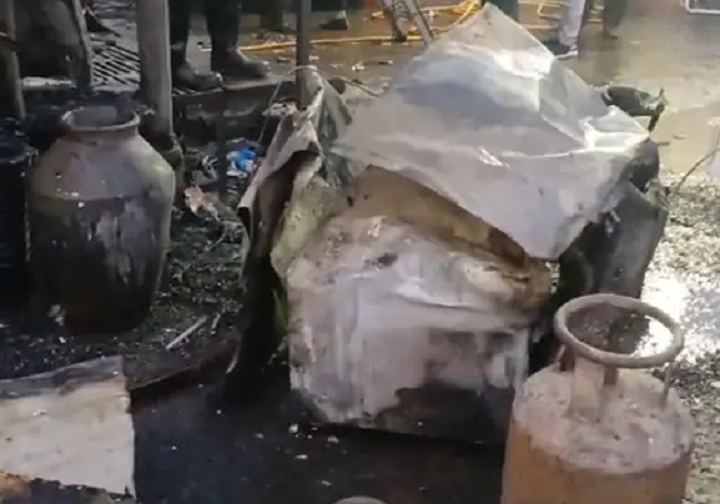 Madhya Pradesh: Fire caused by cylinder explosion, four people including husband and wife sleeping at home died