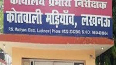 UP News: A young woman was attacked with a sharp weapon in broad daylight in Lucknow