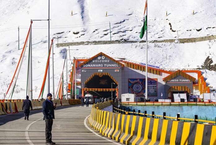 Srinagar: Prime Minister Modi reached Srinagar to inaugurate the Z-Morh tunnel in Ganderbal, Jammu and Kashmir