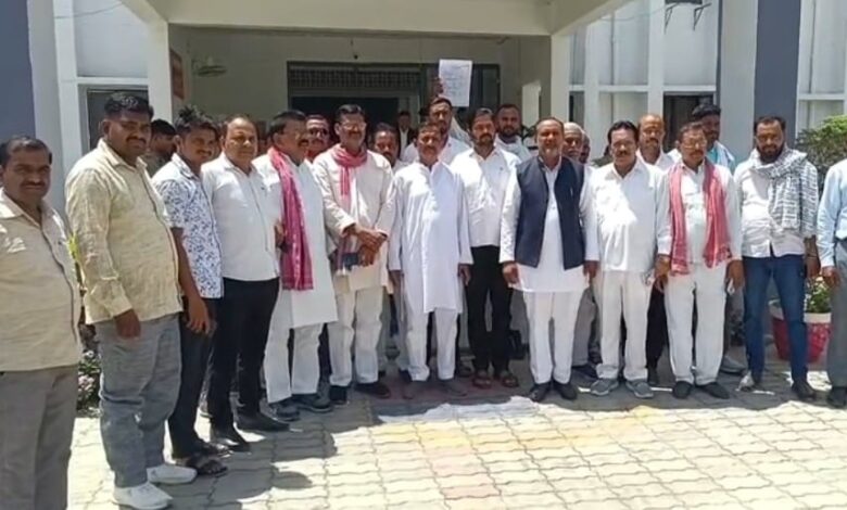 Kaushambhi News: SP delegation submitted a memorandum to the SP regarding the double standards of the administration