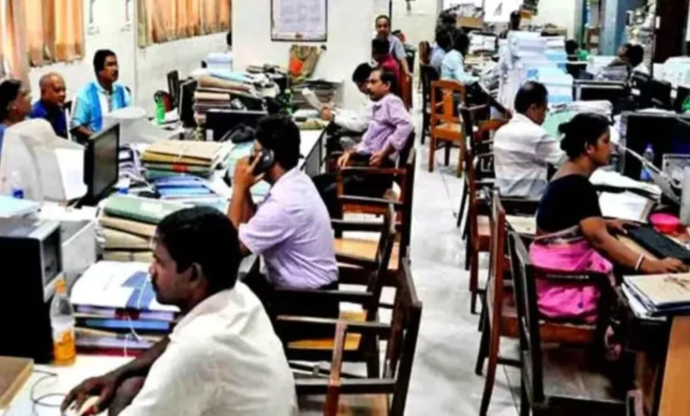 Kaundhiyara News: SBI bank employee misbehaved with a school employee