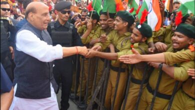 Lucknow: Rajnath Singh reached Lucknow, welcomed at the airport