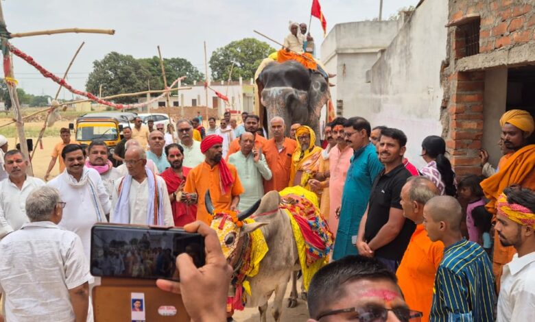 Prayagraj News: Grand Kalash Yatra and Kalash Sthapana program organized on the birth anniversary of Shri Sudisht Baba Maharaj
