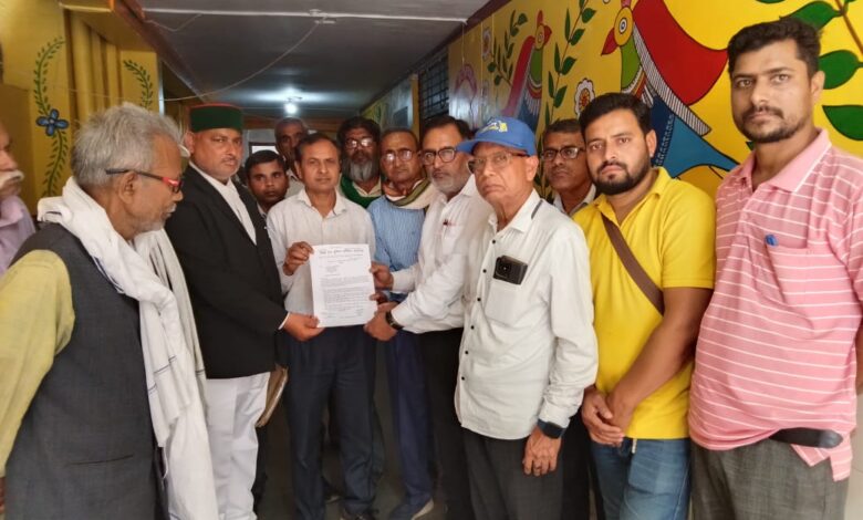 Pratapgarh News: AITUC submitted a memorandum regarding minimum wages