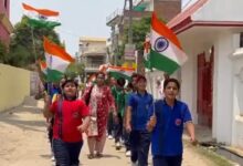 Pratapgarh News: Wave of happiness on air strike in Pratapgarh, students took out tricolor march