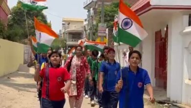 Pratapgarh News: Wave of happiness on air strike in Pratapgarh, students took out tricolor march