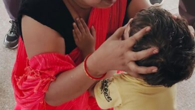 Naini News: Due to the promptness of the GRP in-charge, the two-year-old girl who was lost within an hour was found by her family