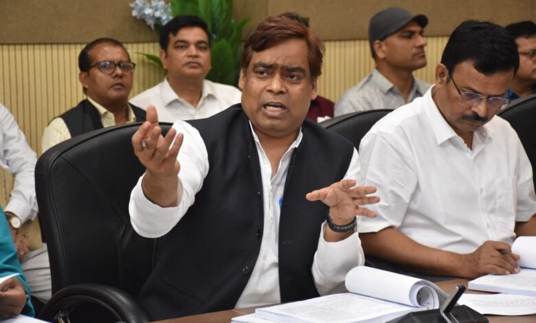 Raniganj: Participation of MLA Dr. R.K. Verma in the review meeting of the project of Water Power Department, wave of enthusiasm among the workers
