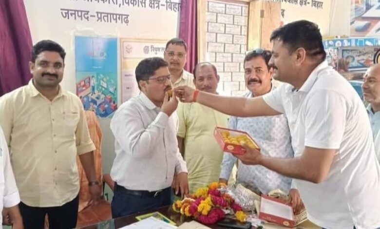Pratapgarh: Balendu Shukla became the General Secretary of the Primary Teachers' Union Bihar, took blessings from the Block Education Officer