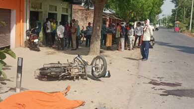 Meja News: Father and daughter died in a collision between a tempo and a bike, panic in the area