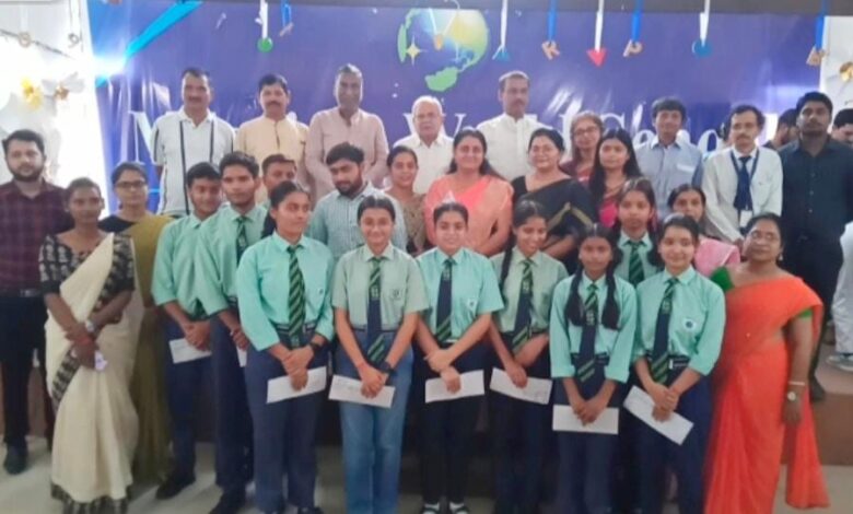 Naini News: School students were encouraged for getting excellent marks
