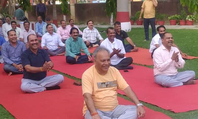 Prayagraj: Free University moves towards record with daily yoga
